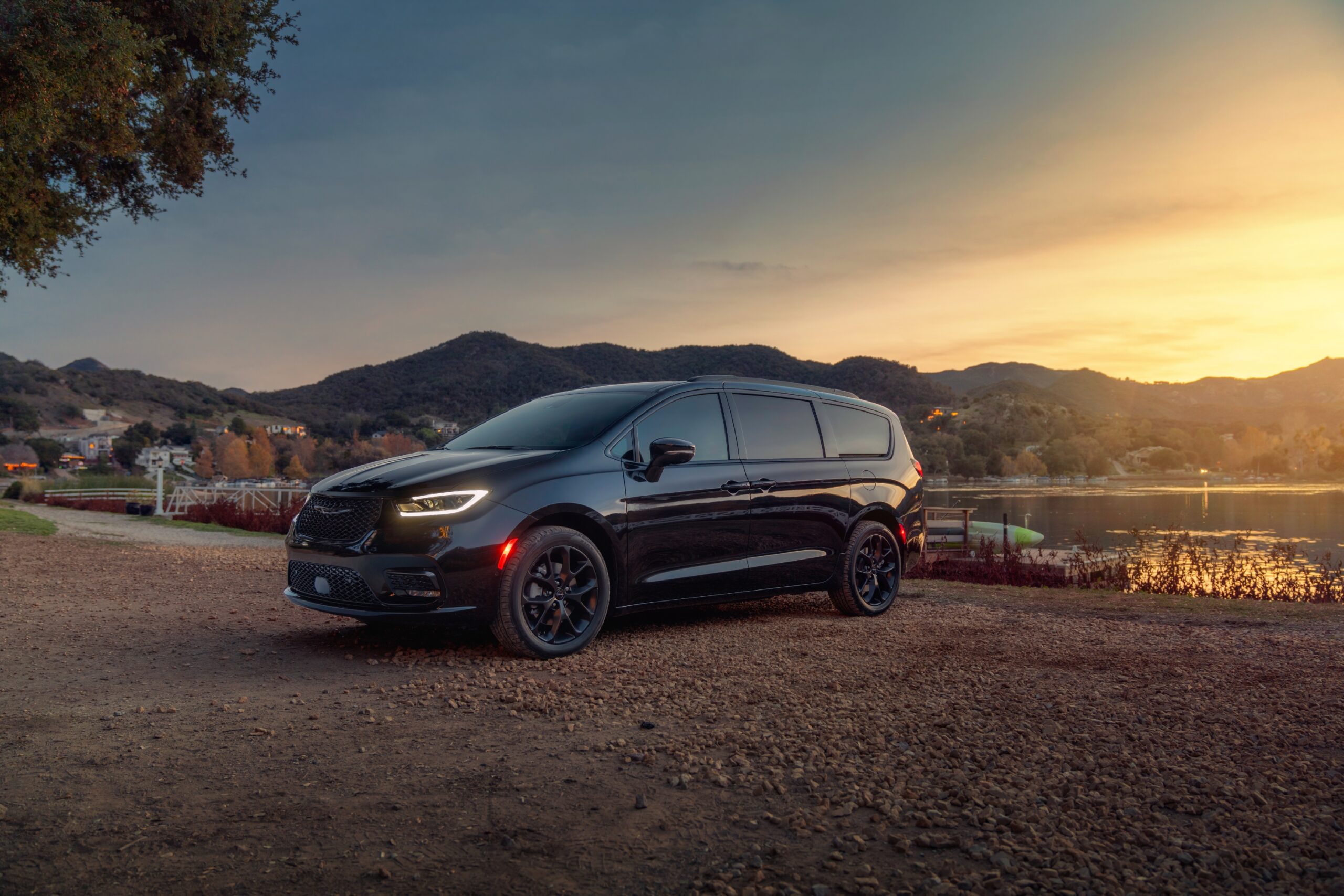 2024 Chrysler Pacifica Review, Photos, Pricing, Specs And Trims